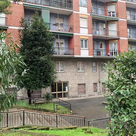 Metro Famagosta - Luminoso Appartamento Con Balcone Free Wifi & Parking Milano Ngoại thất bức ảnh