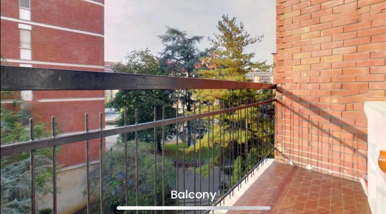 Metro Famagosta - Luminoso Appartamento Con Balcone Free Wifi & Parking Milano Ngoại thất bức ảnh