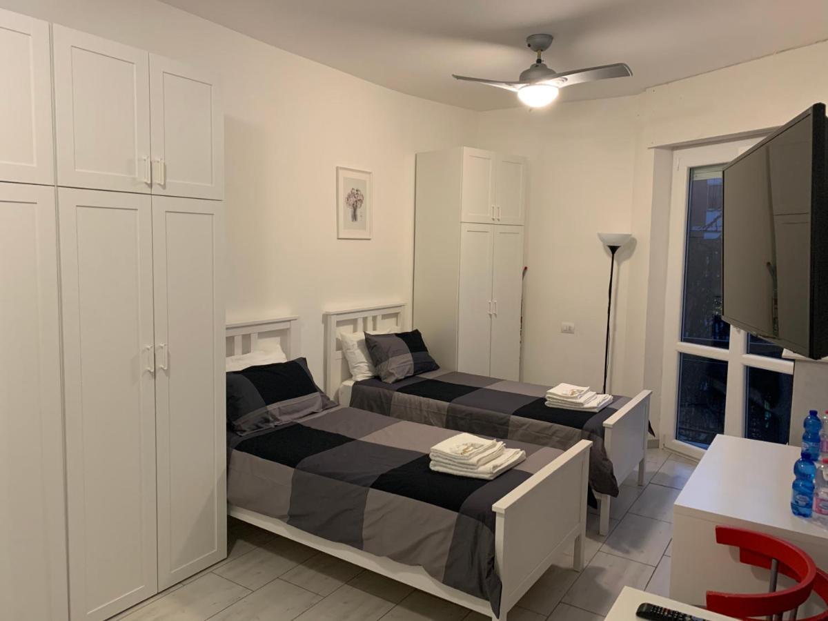 Metro Famagosta - Luminoso Appartamento Con Balcone Free Wifi & Parking Milano Ngoại thất bức ảnh